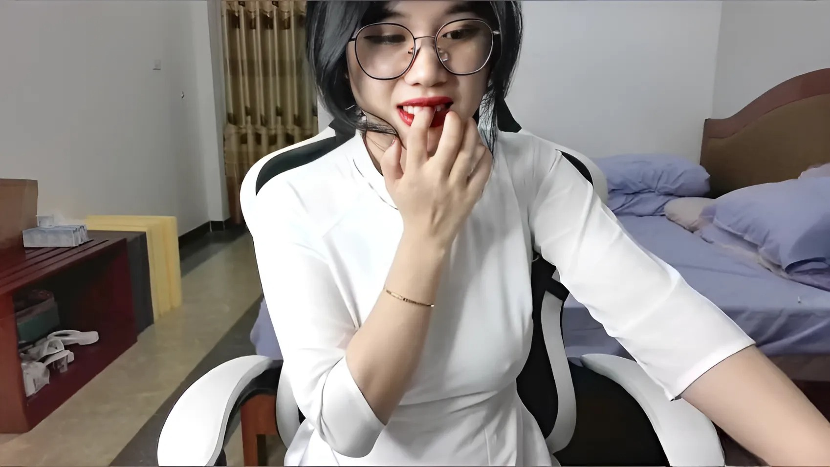 On air ang kahalayan ni Anna Bear....